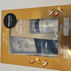 NIB OLAY Total Effects 7 in One Day Cream With Cleanser Gift Set